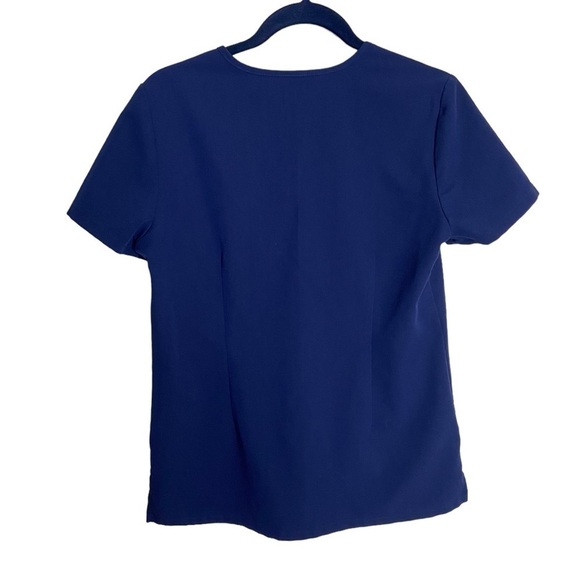 Figs Technical Collection Casma Three-Pocket Scrub Top Dark Navy size X-Small - Picture 2 of 6